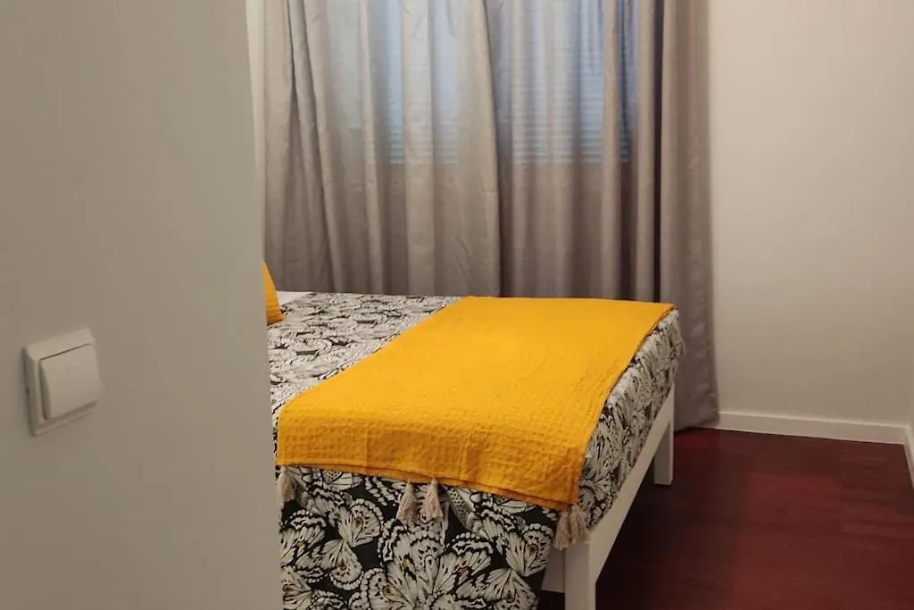 Апартаменты Comfy Apt In The Heart Of Ponta Do Sol